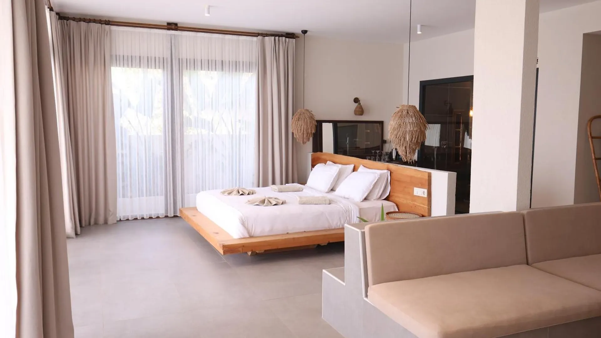 Lissiya Hotel Фаралия